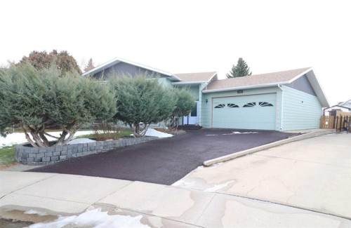 4706 Heirloom Crescent, Taber, AB - Outdoor