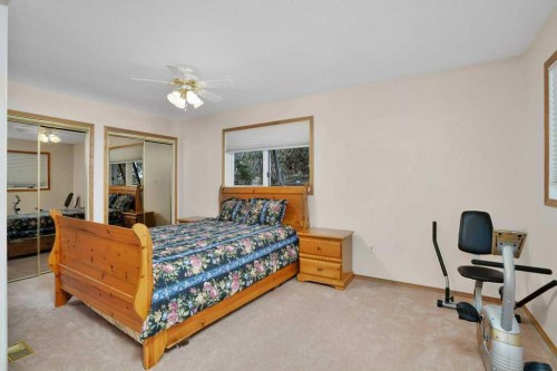 34 Beach Street East, Rochon Sands, AB - Indoor Photo Showing Bedroom