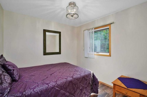 34 Beach Street East, Rochon Sands, AB - Indoor Photo Showing Bedroom