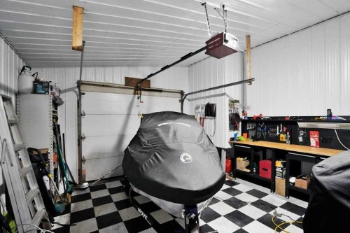 34 Beach Street East, Rochon Sands, AB - Indoor Photo Showing Garage