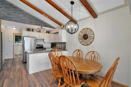 34 Beach Street East, Rochon Sands, AB - Indoor Photo Showing Dining Room