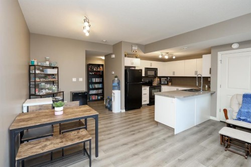 402-639 Oak Street, Springbrook, AB - Indoor