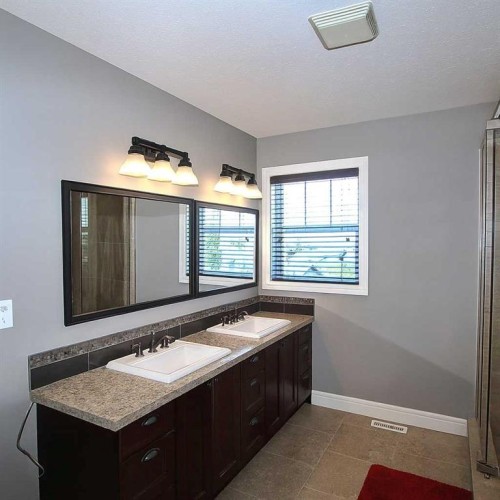 6 Laurel Close, Sylvan Lake, AB - Indoor Photo Showing Bathroom