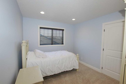 6 Laurel Close, Sylvan Lake, AB - Indoor Photo Showing Bedroom