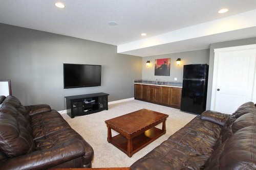 6 Laurel Close, Sylvan Lake, AB - Indoor Photo Showing Living Room