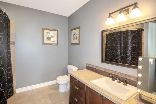 6 Laurel Close, Sylvan Lake, AB - Indoor Photo Showing Bathroom