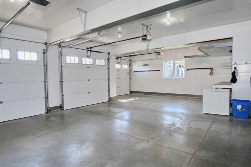 6 Laurel Close, Sylvan Lake, AB - Indoor Photo Showing Garage