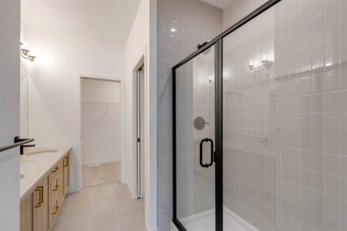 1402 Bayview Crescent Sw, Airdrie, AB - Indoor Photo Showing Bathroom