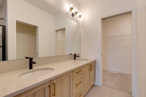 1402 Bayview Crescent Sw, Airdrie, AB - Indoor Photo Showing Bathroom