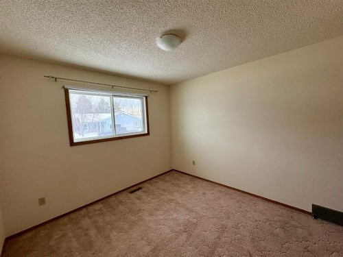 4304 56 Avenue, Innisfail, AB - Indoor Photo Showing Other Room