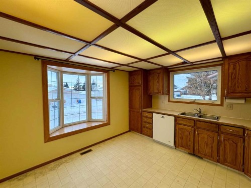 4304 56 Avenue, Innisfail, AB - Indoor Photo Showing Other Room