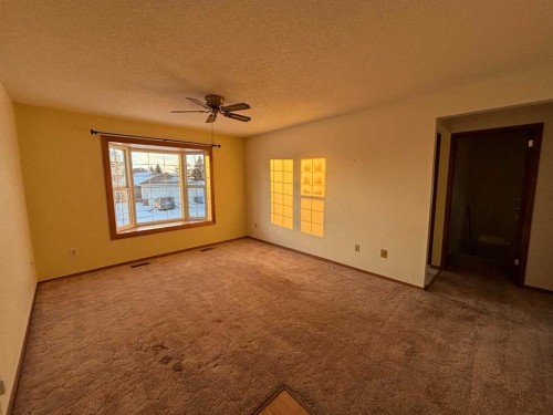 4304 56 Avenue, Innisfail, AB - Indoor Photo Showing Other Room