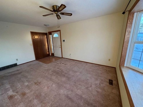 4304 56 Avenue, Innisfail, AB - Indoor Photo Showing Other Room