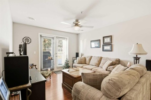 106-5205 Woodland Road, Innisfail, AB - Indoor Photo Showing Living Room