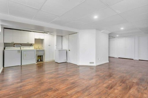 4217 43 Avenue, Red Deer, AB - Indoor Photo Showing Kitchen