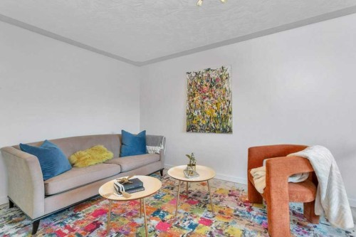 4217 43 Avenue, Red Deer, AB - Indoor Photo Showing Living Room
