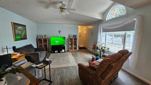 4467 Park Crescent, Coronation, AB - Indoor Photo Showing Living Room