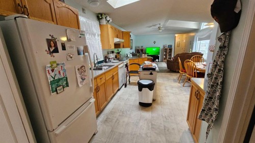 4467 Park Crescent, Coronation, AB - Indoor Photo Showing Kitchen