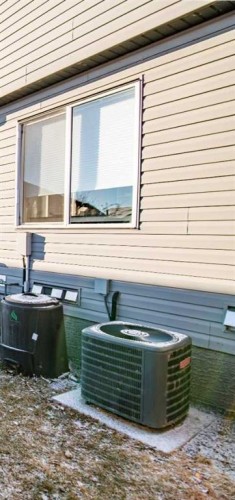 25 Hawthorn Place, Sylvan Lake, AB - Outdoor With Exterior