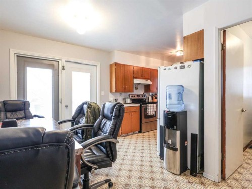 4716 51 Street, Stettler, AB - Indoor