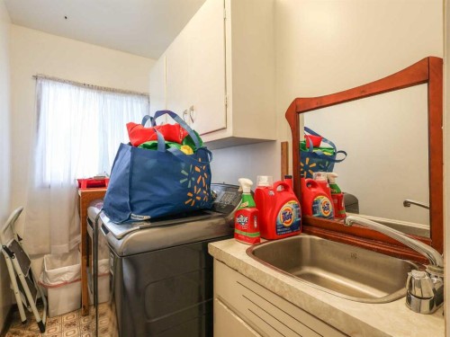 4716 51 Street, Stettler, AB - Indoor