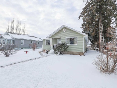 4716 51 Street, Stettler, AB - Outdoor