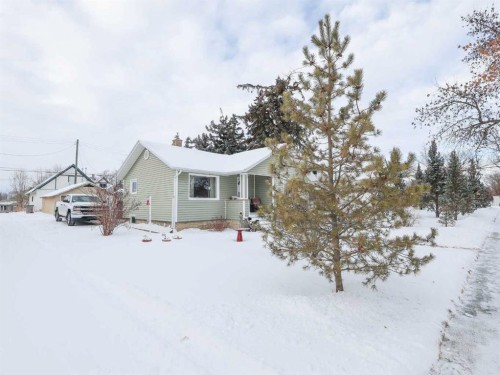 4716 51 Street, Stettler, AB - Outdoor