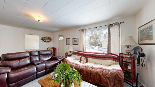 4716 51 Street, Stettler, AB - Indoor