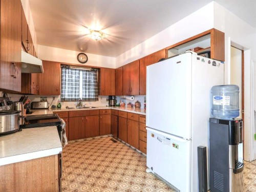 4716 51 Street, Stettler, AB - Indoor Photo Showing Kitchen With Double Sink