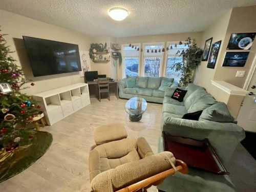 9340 211 Street Nw, Edmonton, AB - Indoor Photo Showing Living Room