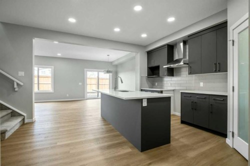 11 Heritage Link, Cochrane, AB - Indoor Photo Showing Kitchen