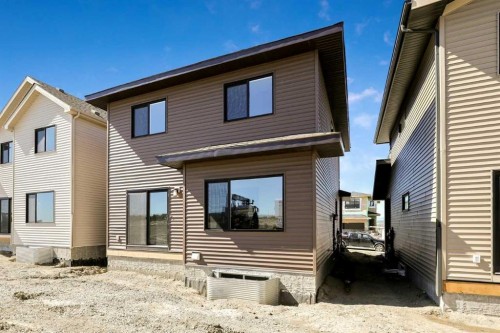 11 Heritage Link, Cochrane, AB - Outdoor With Exterior