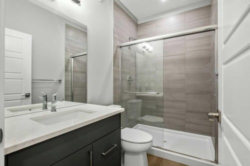 11 Heritage Link, Cochrane, AB - Indoor Photo Showing Bathroom