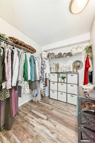 314-5326 47 Avenue, Red Deer, AB - Indoor With Storage