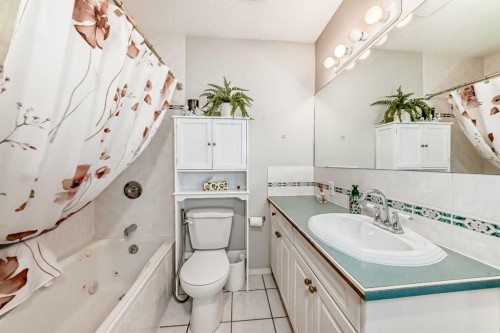 314-5326 47 Avenue, Red Deer, AB - Indoor Photo Showing Bathroom