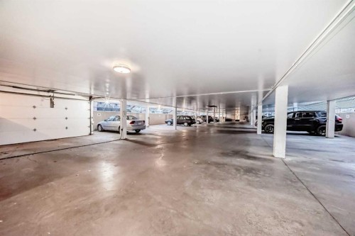 314-5326 47 Avenue, Red Deer, AB - Indoor Photo Showing Garage