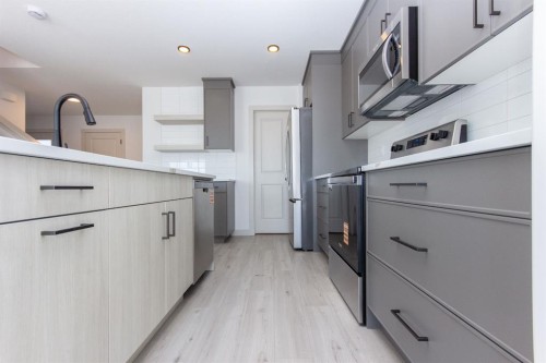 49 Turnbull Close, Red Deer, AB - Indoor Photo Showing Kitchen