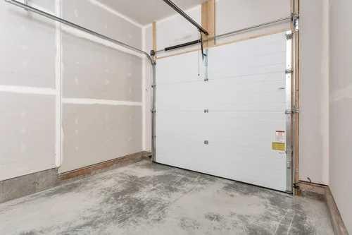 46 Concord Rise, Sylvan Lake, AB - Indoor Photo Showing Garage