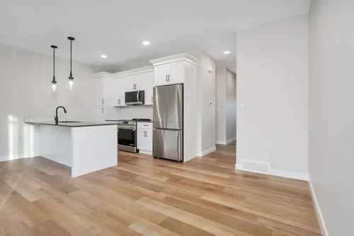 46 Concord Rise, Sylvan Lake, AB - Indoor Photo Showing Kitchen With Upgraded Kitchen