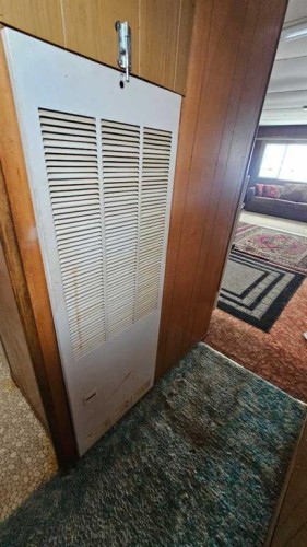 102 1 Avenue, Alliance, AB - Indoor Photo Showing Other Room