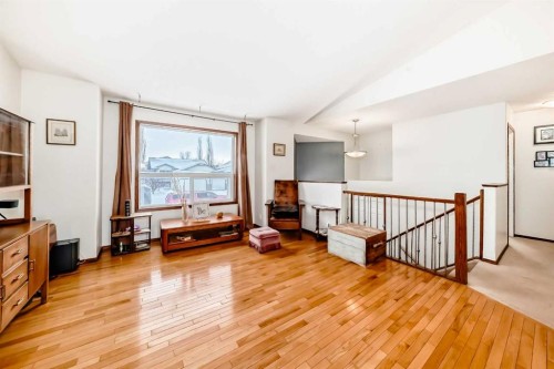 47 Lougheed Close, Red Deer, AB - Indoor Photo Showing Other Room