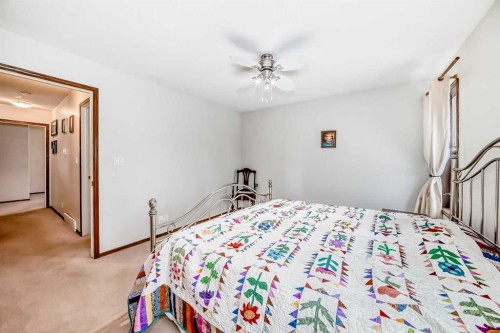 47 Lougheed Close, Red Deer, AB - Indoor Photo Showing Bedroom