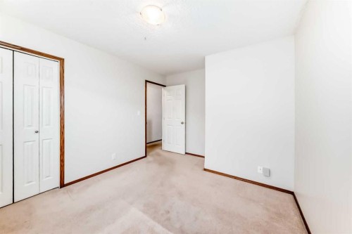 47 Lougheed Close, Red Deer, AB - Indoor Photo Showing Other Room