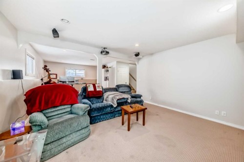 47 Lougheed Close, Red Deer, AB - Indoor Photo Showing Living Room
