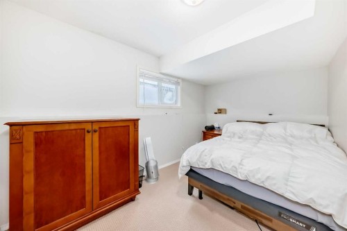 47 Lougheed Close, Red Deer, AB - Indoor Photo Showing Bedroom