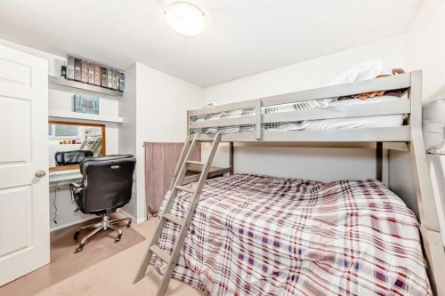47 Lougheed Close, Red Deer, AB - Indoor Photo Showing Bedroom