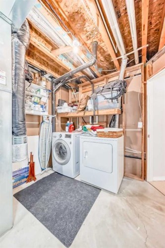 47 Lougheed Close, Red Deer, AB - Indoor Photo Showing Laundry Room