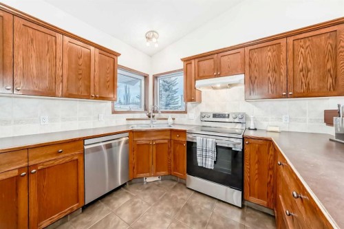 47 Lougheed Close, Red Deer, AB - Indoor Photo Showing Kitchen