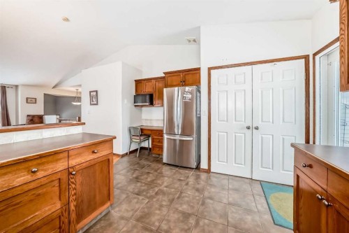 47 Lougheed Close, Red Deer, AB - Indoor Photo Showing Kitchen