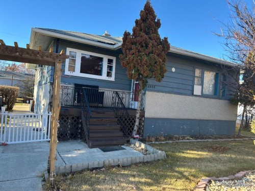 5302 50 Street, Camrose, AB - Outdoor
